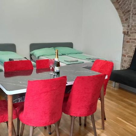 Cozynite Premium Apartment Stadthalle Wina Bagian luar foto
