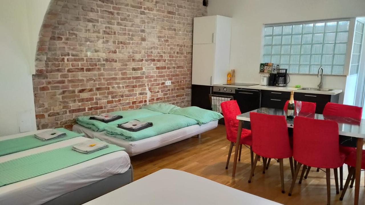 Cozynite Premium Apartment Stadthalle Wina Bagian luar foto