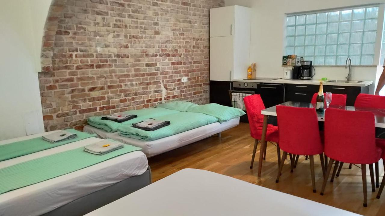 Cozynite Premium Apartment Stadthalle Wina Bagian luar foto